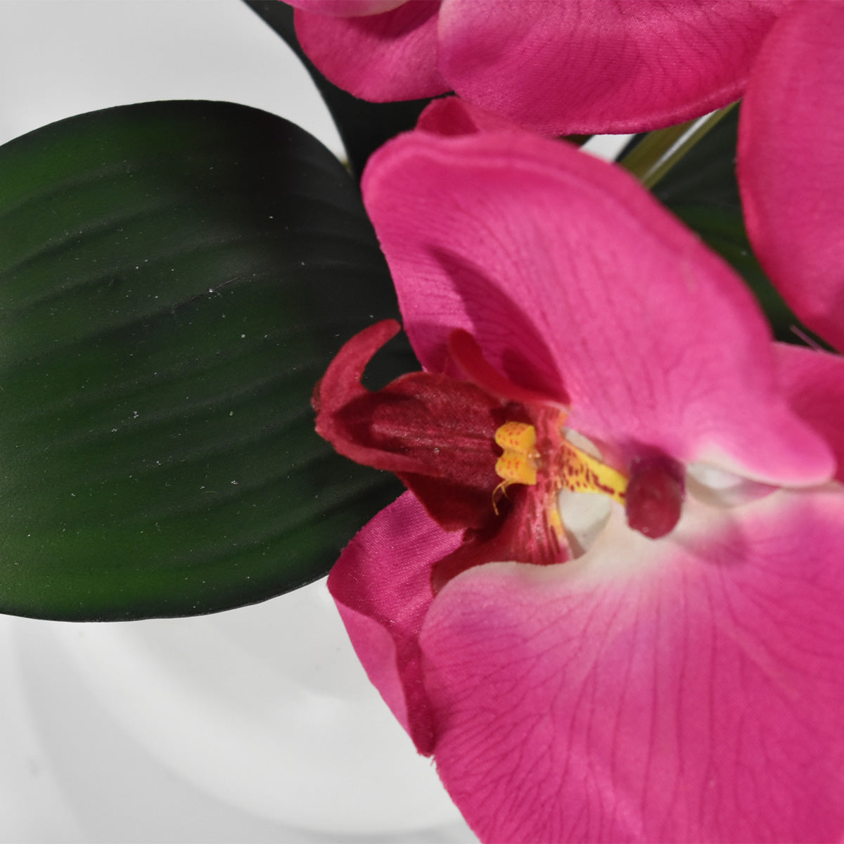 Arreglo Floral de Orquídeas Artificiales Satinadas Magenta