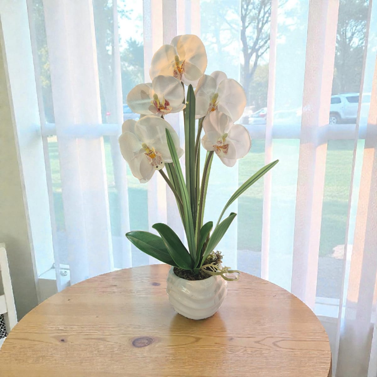 Arreglo Floral de Orquídeas Artificiales Satinadas Blanco Maceta Blanca