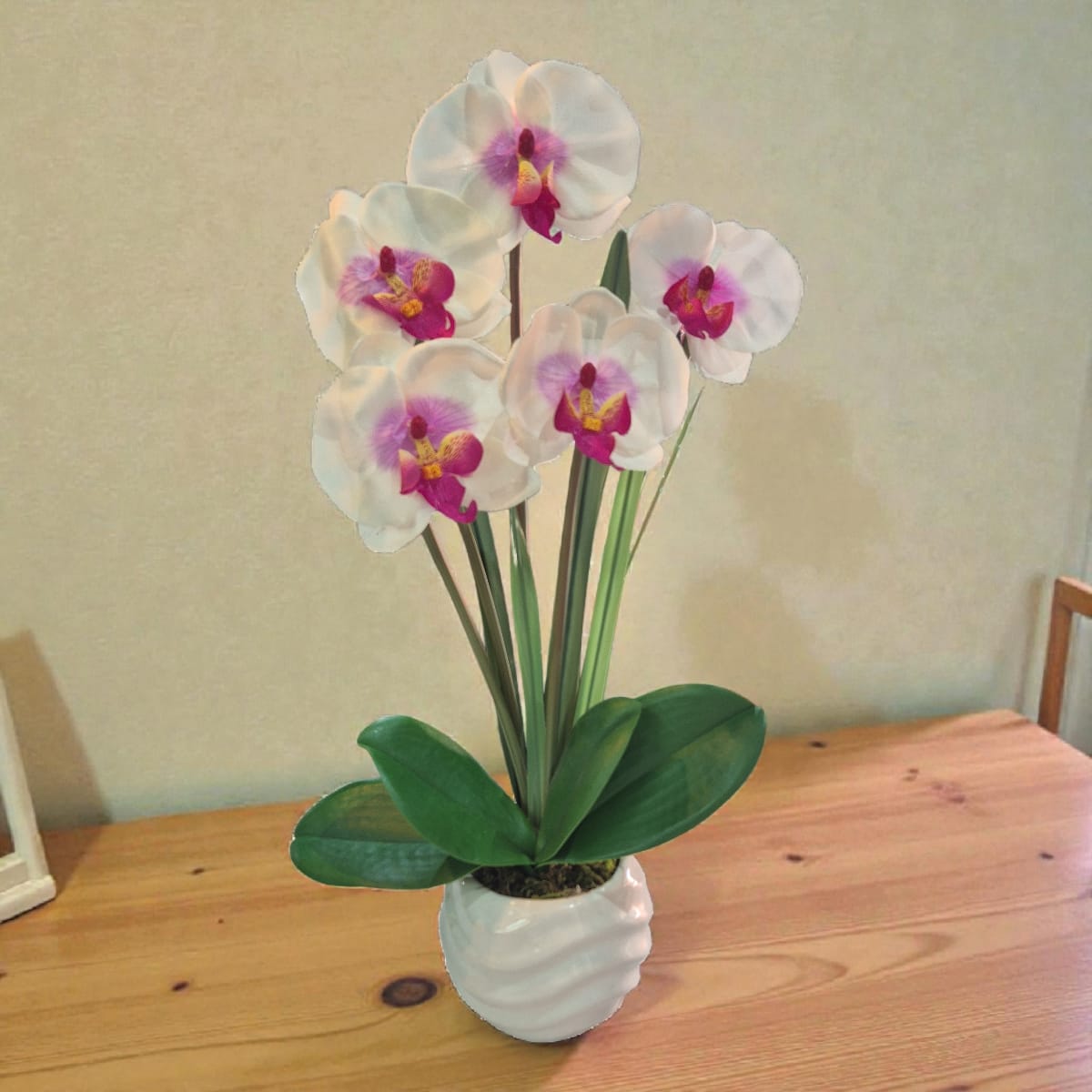 Arreglo Floral de Orquídeas Artificiales Satinadas Blanco/Lila Maceta Blanco