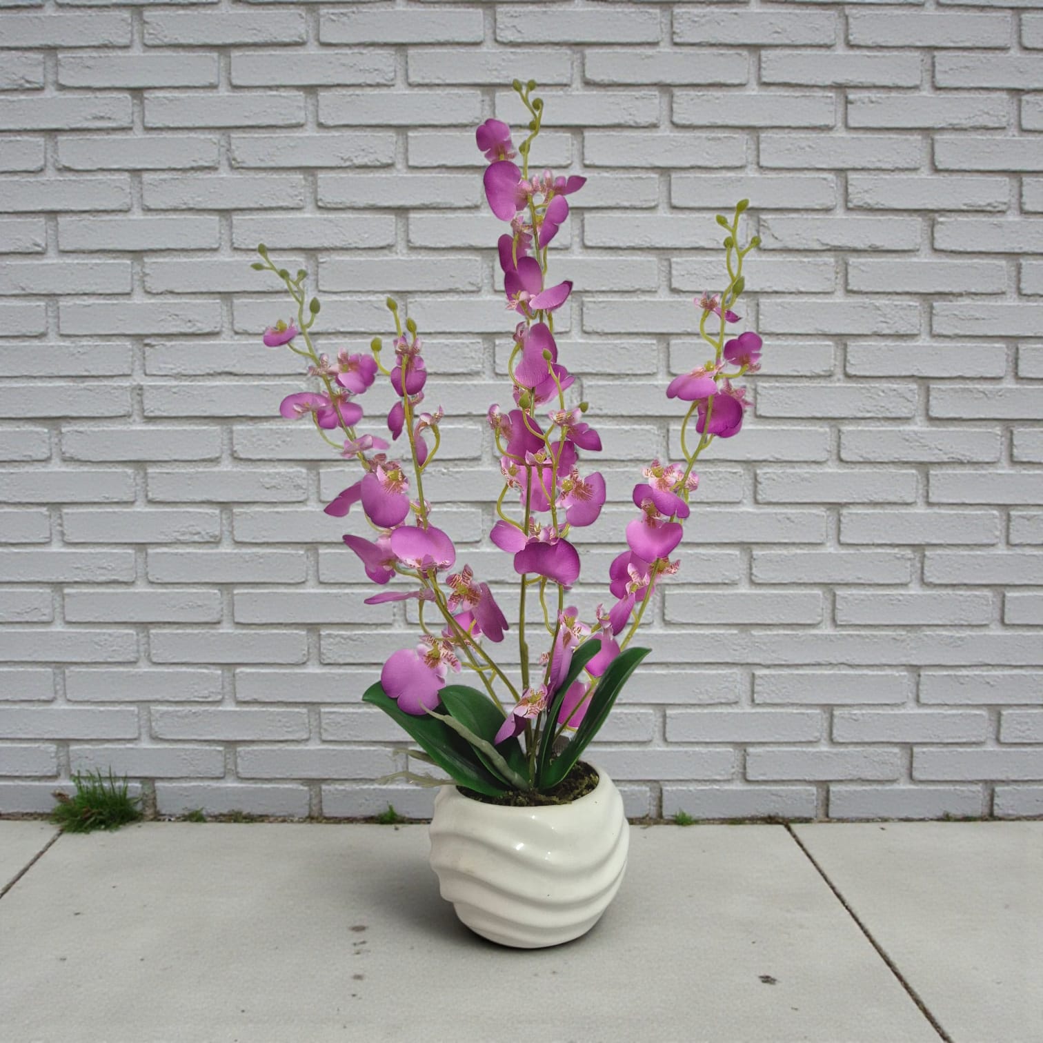 Arreglo Floral de Orquídeas Bailarina Artificiales Lila Maceta Blanco